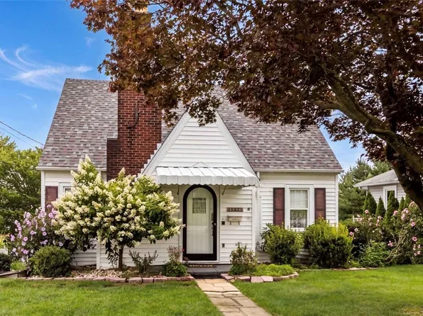 11669 Parkway Dr, Irwin, PA 15642
