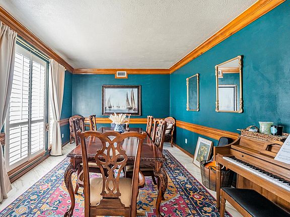 3rd image of 8002 Royal Crest Ct