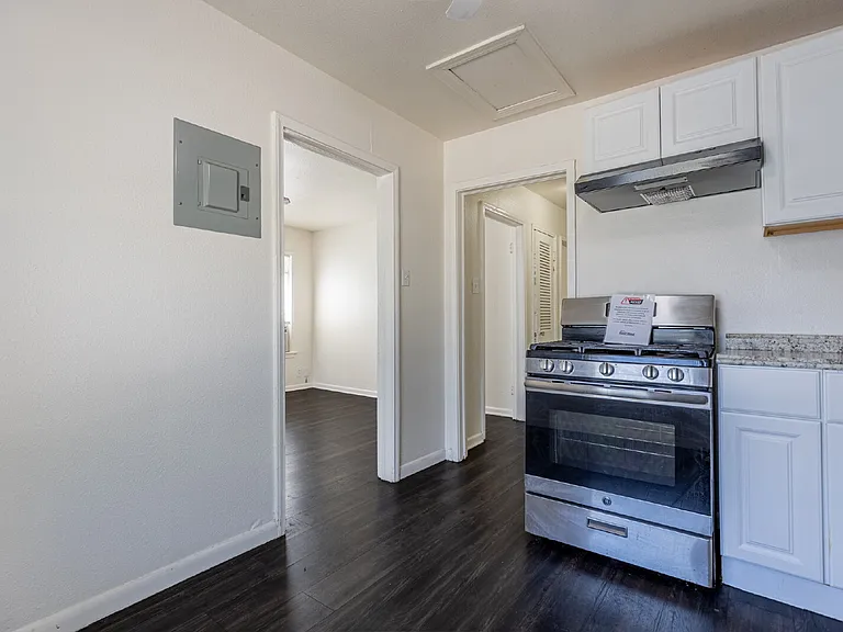 534 Walton Ave — Photo 13