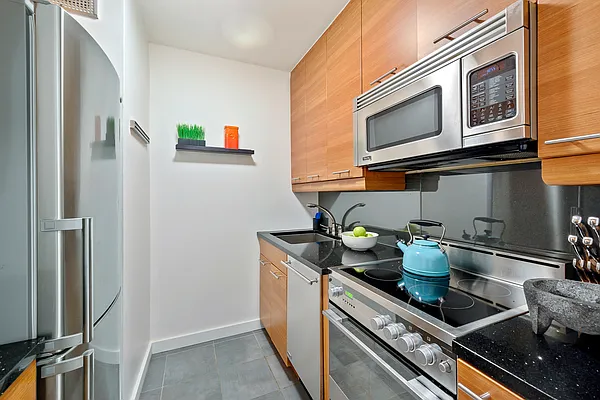 Sold by William Raveis Real Estate | media 3