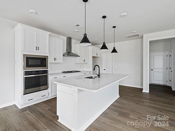 3rd image of 112 E Berkeley Ave