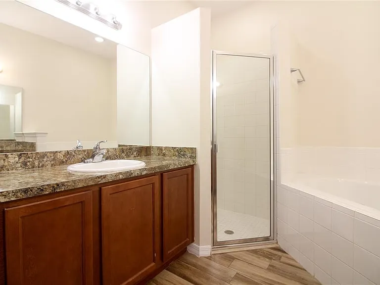 811 Krenson Woods Ln — Photo 23