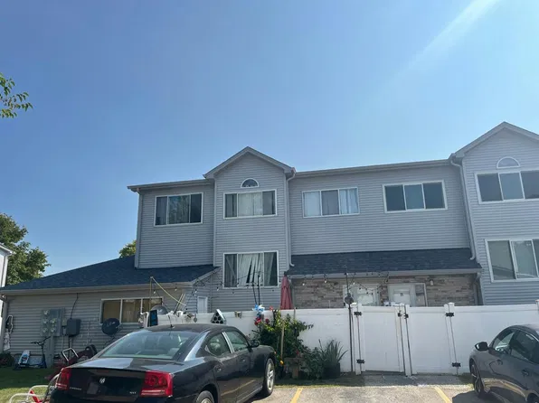 381 Park Ridge Ln Unit A, Aurora, IL 60504