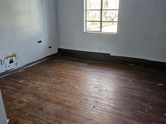 4th image of 126 Berryhill Rd