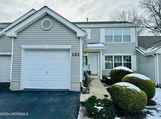 123 Linden Ln, Freehold, NJ 07728