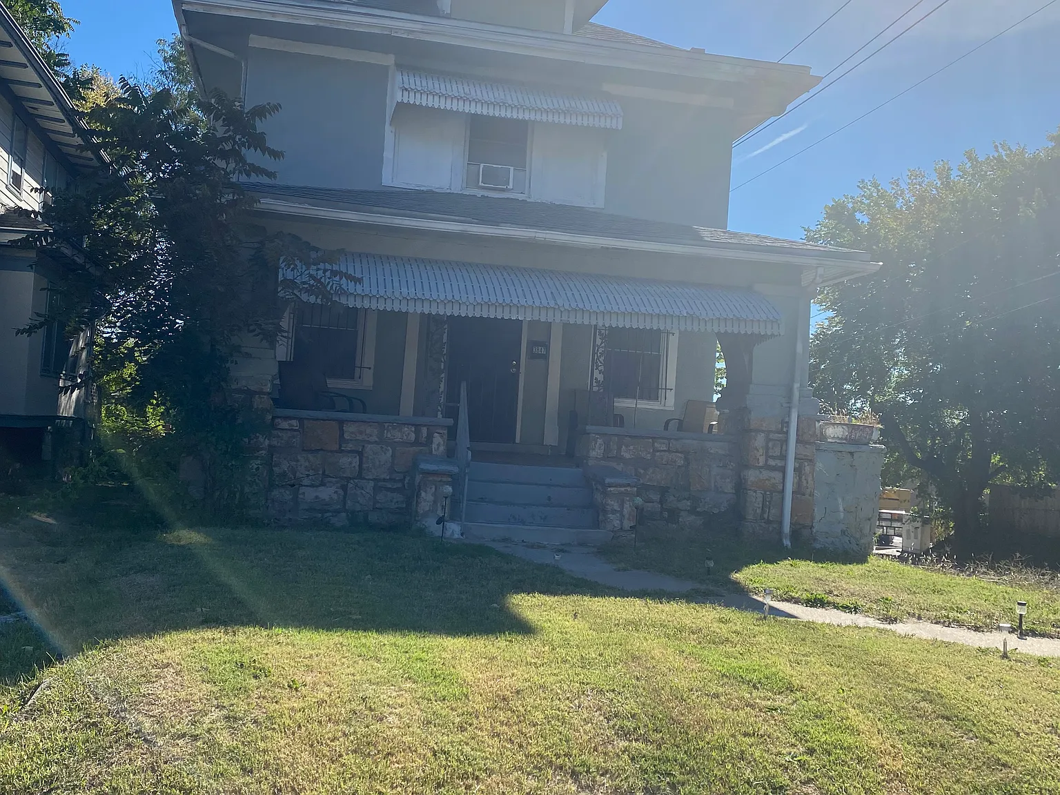 3 Bedroom / 1.5 Bathroom - 3847 College — Photo 1