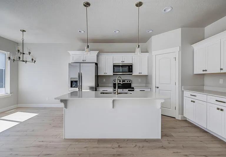 4199 W 2010 N #MASTER — Photo 4