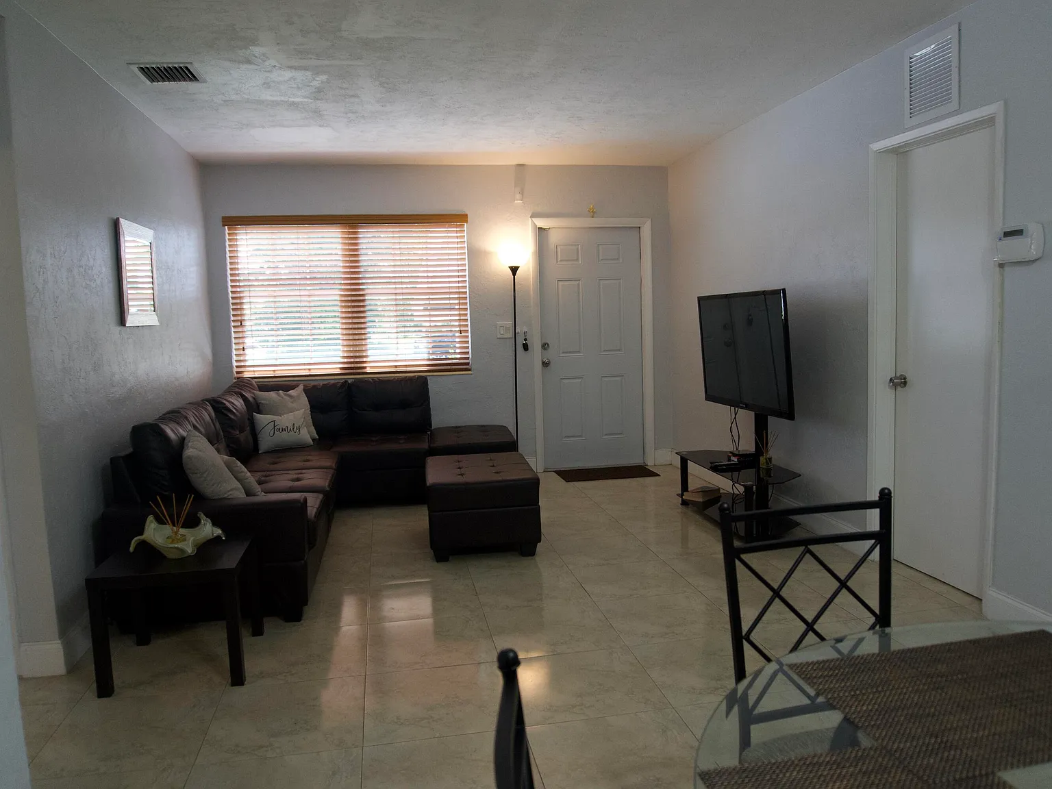 3 bed, 2.0 bath, 1238 sqft, $3,395 — Photo 4