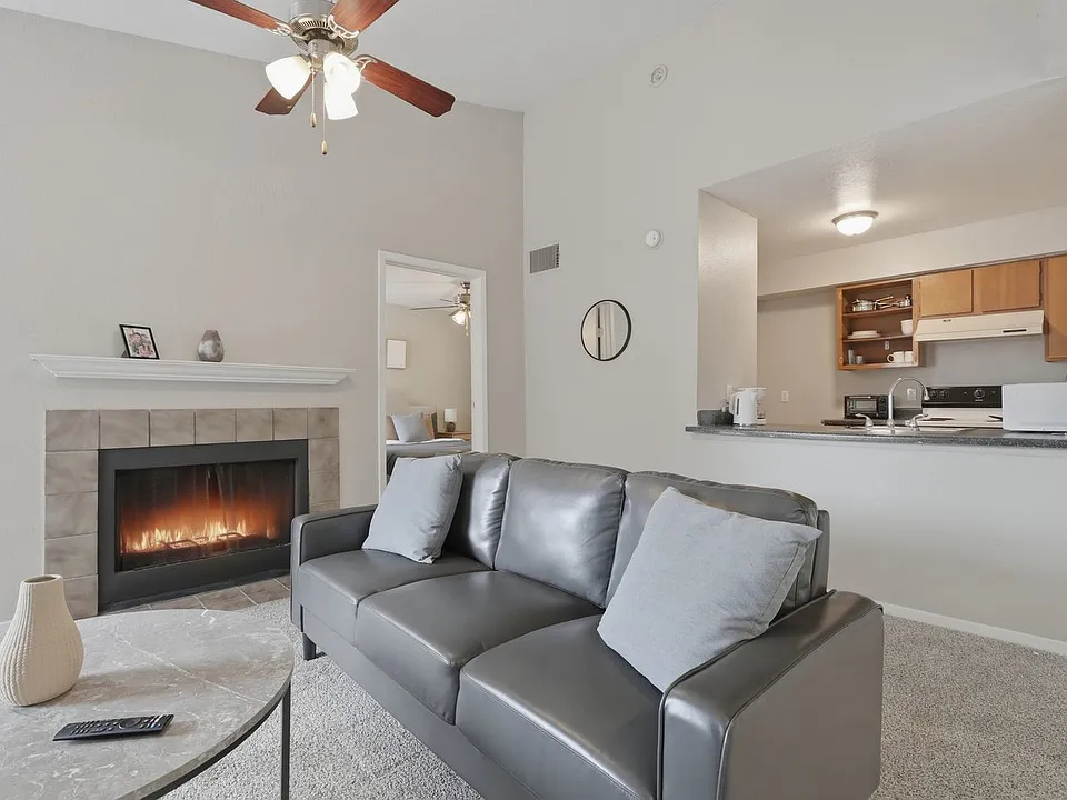 317 Peach Creek Cres #2-ID1612639P