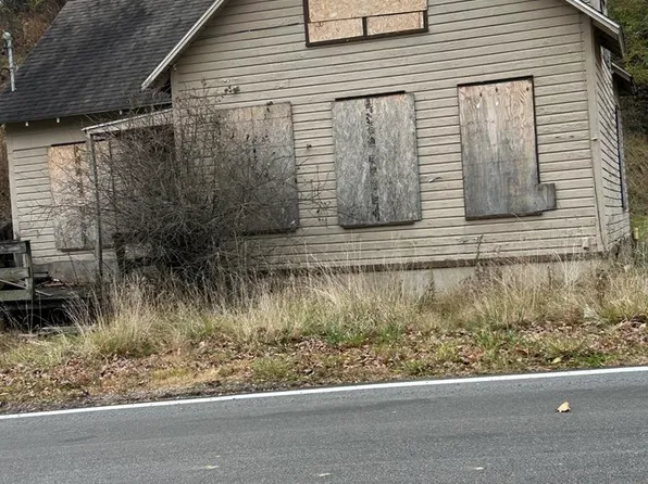 221 Bramwell Rd, Bluefield, WV 24701