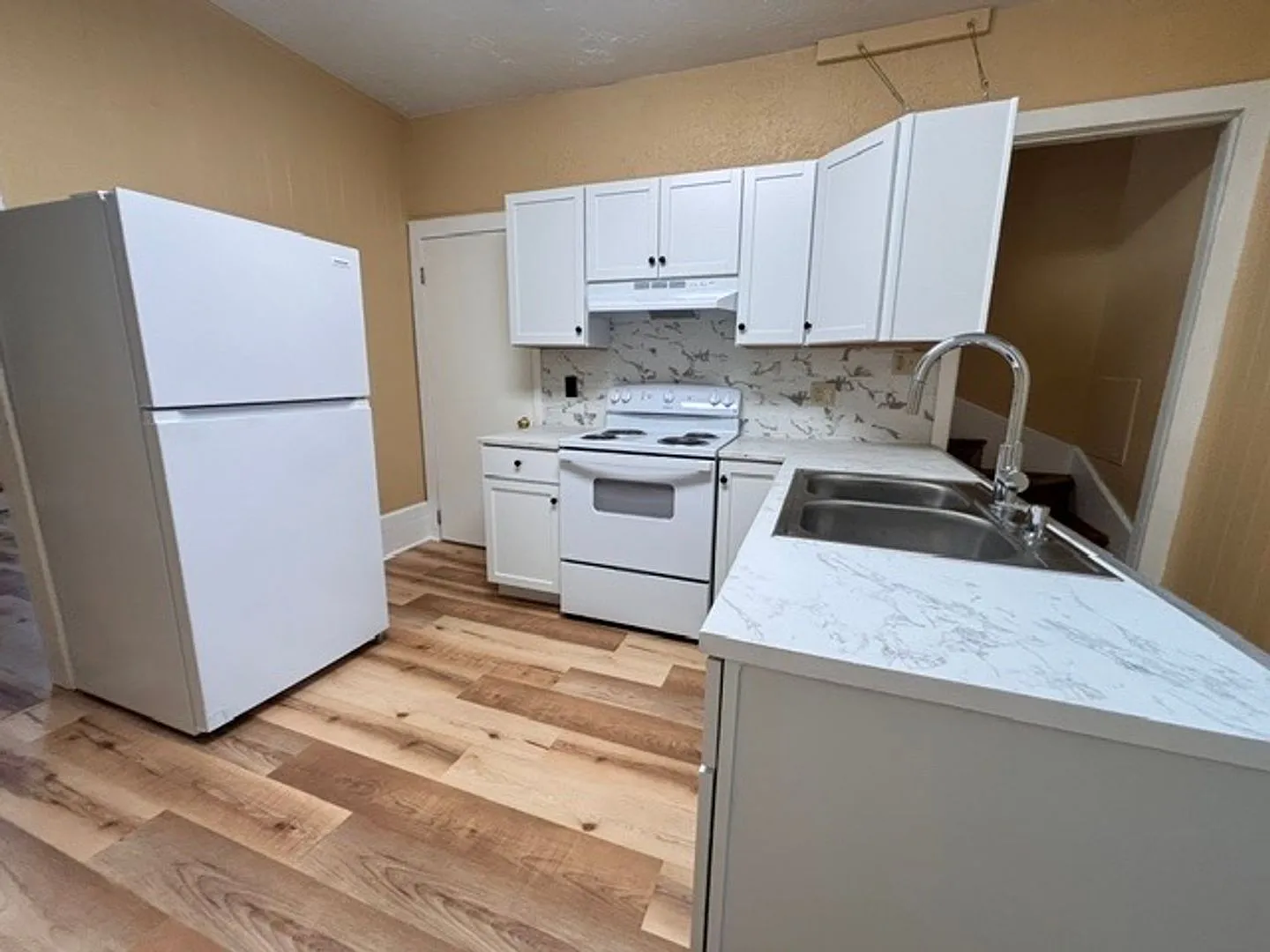 Beautiful Newly Remodeled 2-Bedroom Home for Rent — Photo 4