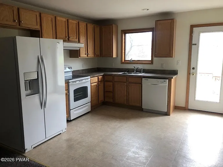 Easton Tpke — Photo 4