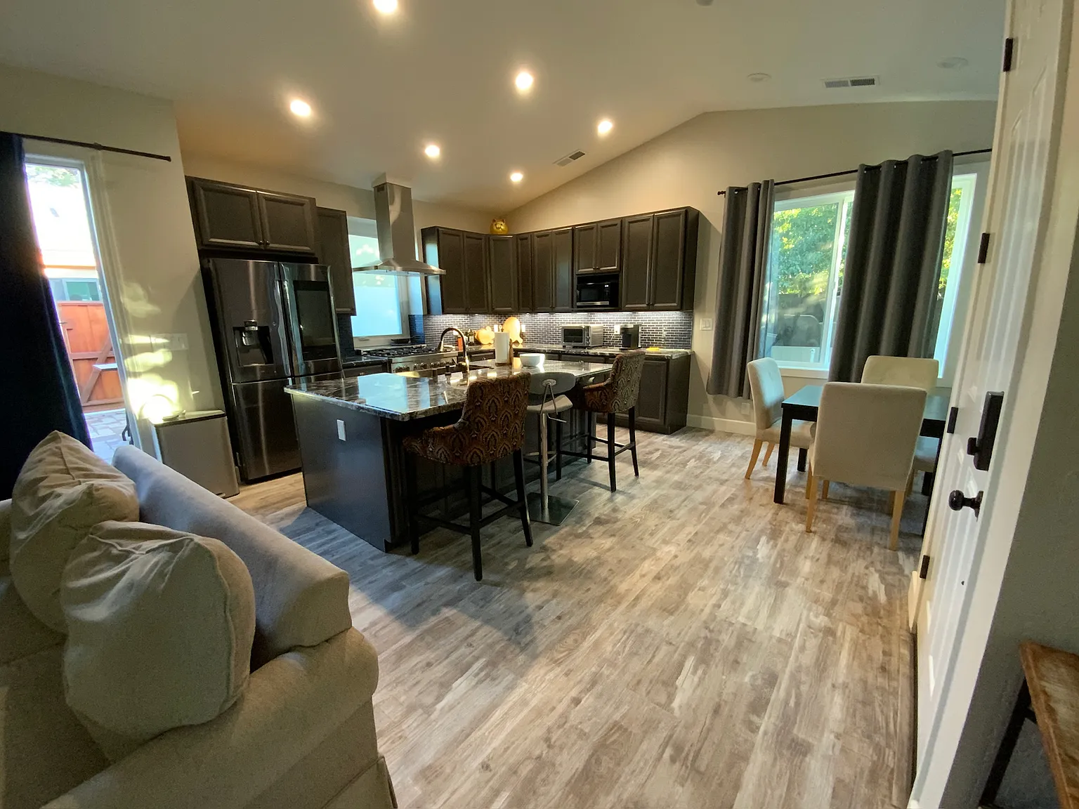 1598 Valota Rd — Photo 3