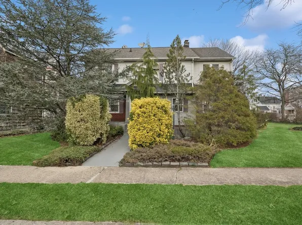 32 Harvard Avenue, Hewlett, NY 11557