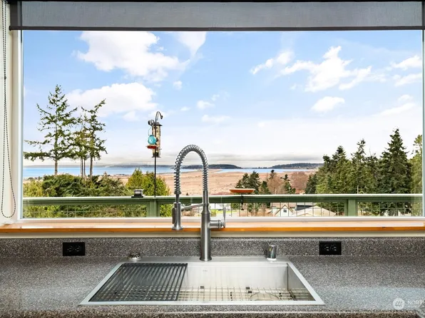 1124 Halsey Drive, Coupeville, WA 98239