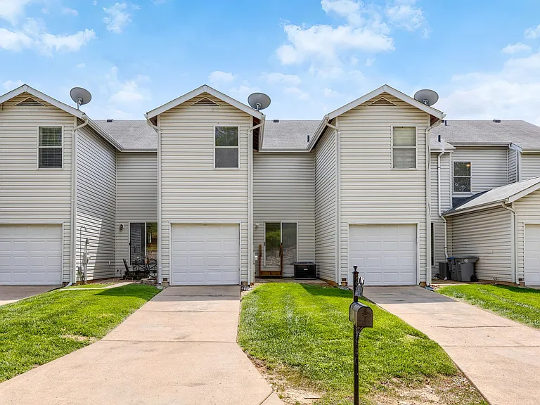 331 Heritage Commons Cir — Photo 21