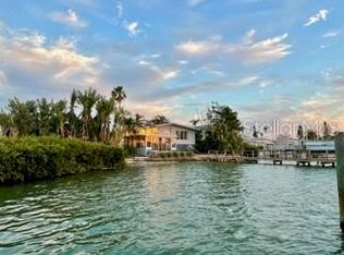 712 Sunset Cv, Madeira Beach, FL 33708
