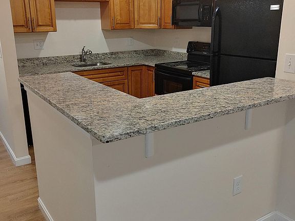 3rd image of 324 Washington St APT 105