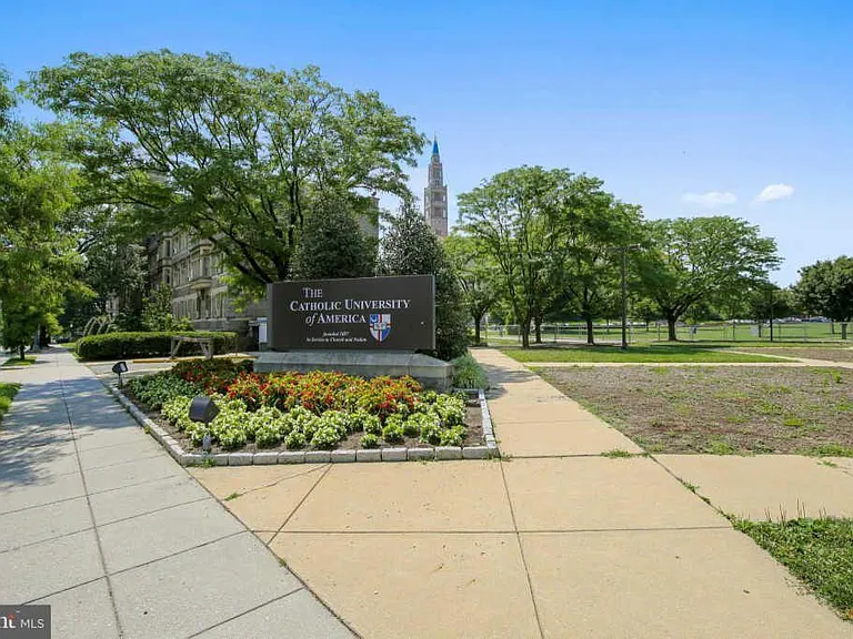 Walking distance to Catholic University, and restaurants and stores at the Arts Walk and Monroe St Market