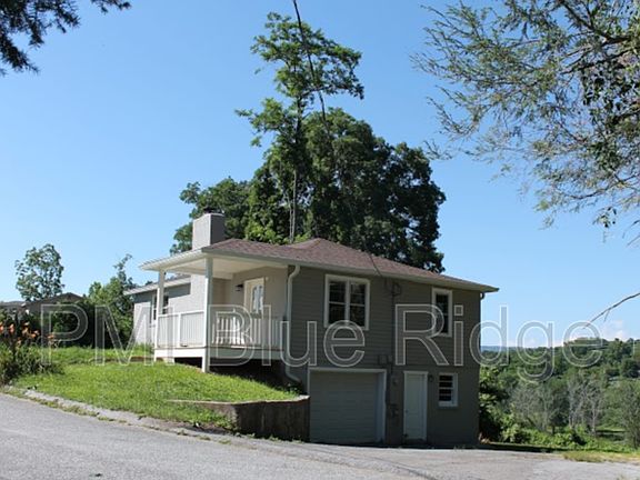3rd image of 224 Oakhurst St