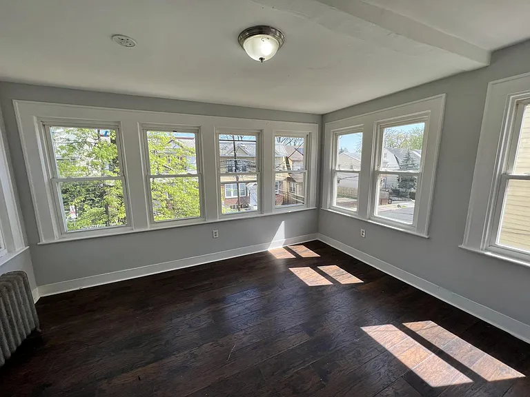 229 Alexander St #2 — Photo 8