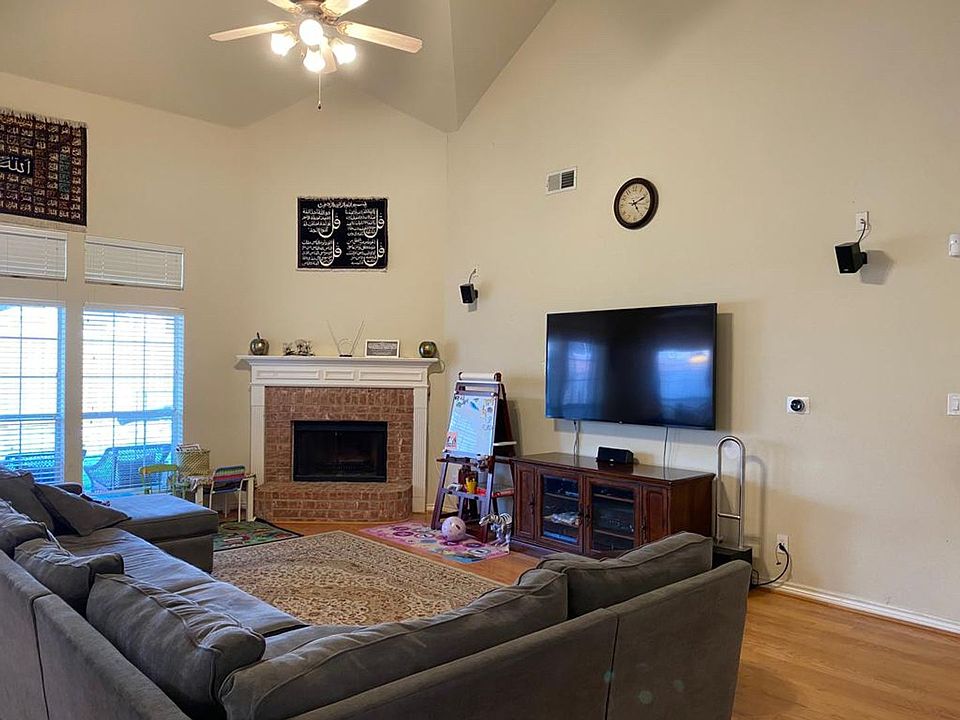 1st image of 1012 Levant Ln