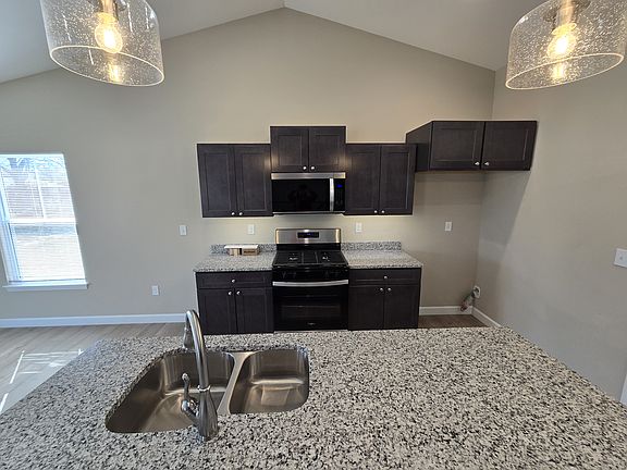 4th image of 2610 Cherry Farms Dr