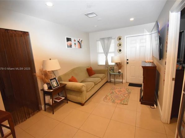 638 SW 7th Ave