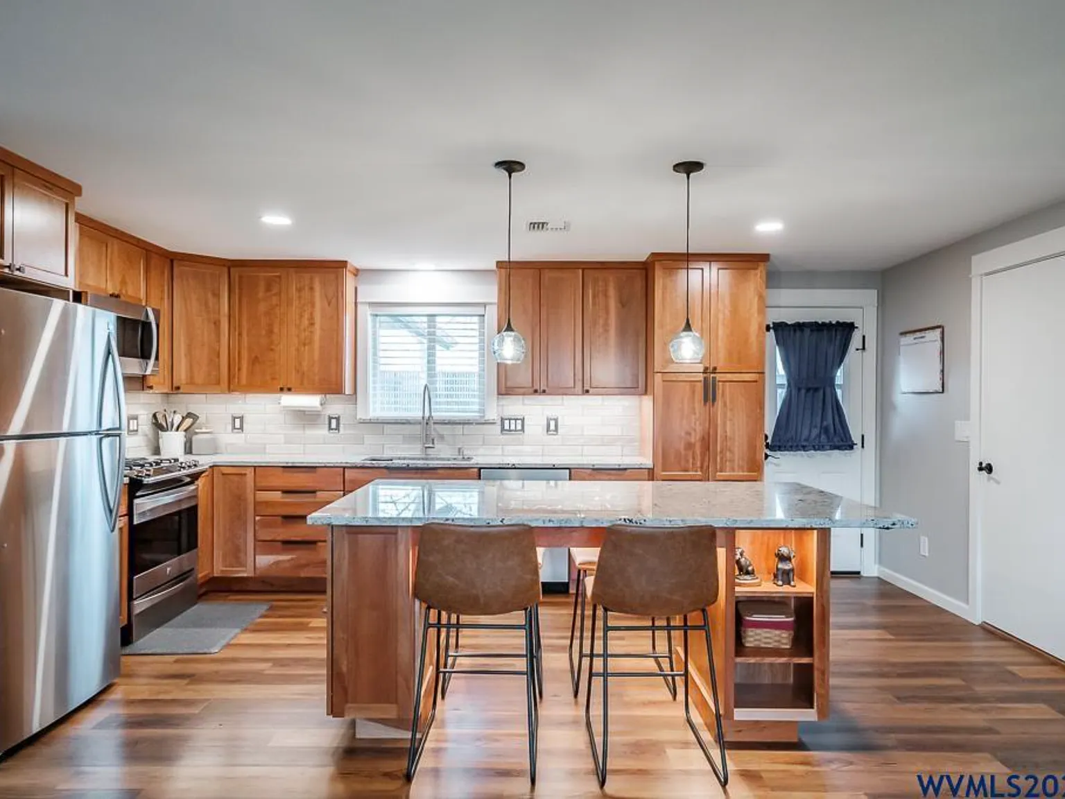2 bed, 1250 sqft, $2,500 — Photo 2