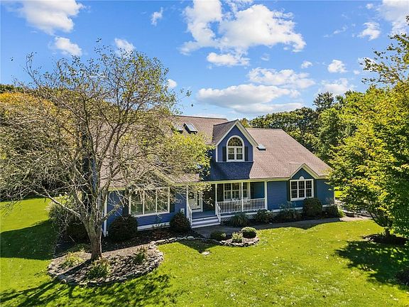 4th image of 495 Congdon Dr