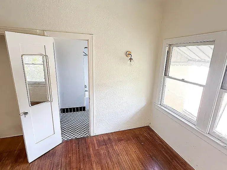 1 bed, 1100 sqft, $2,550 — Photo 2