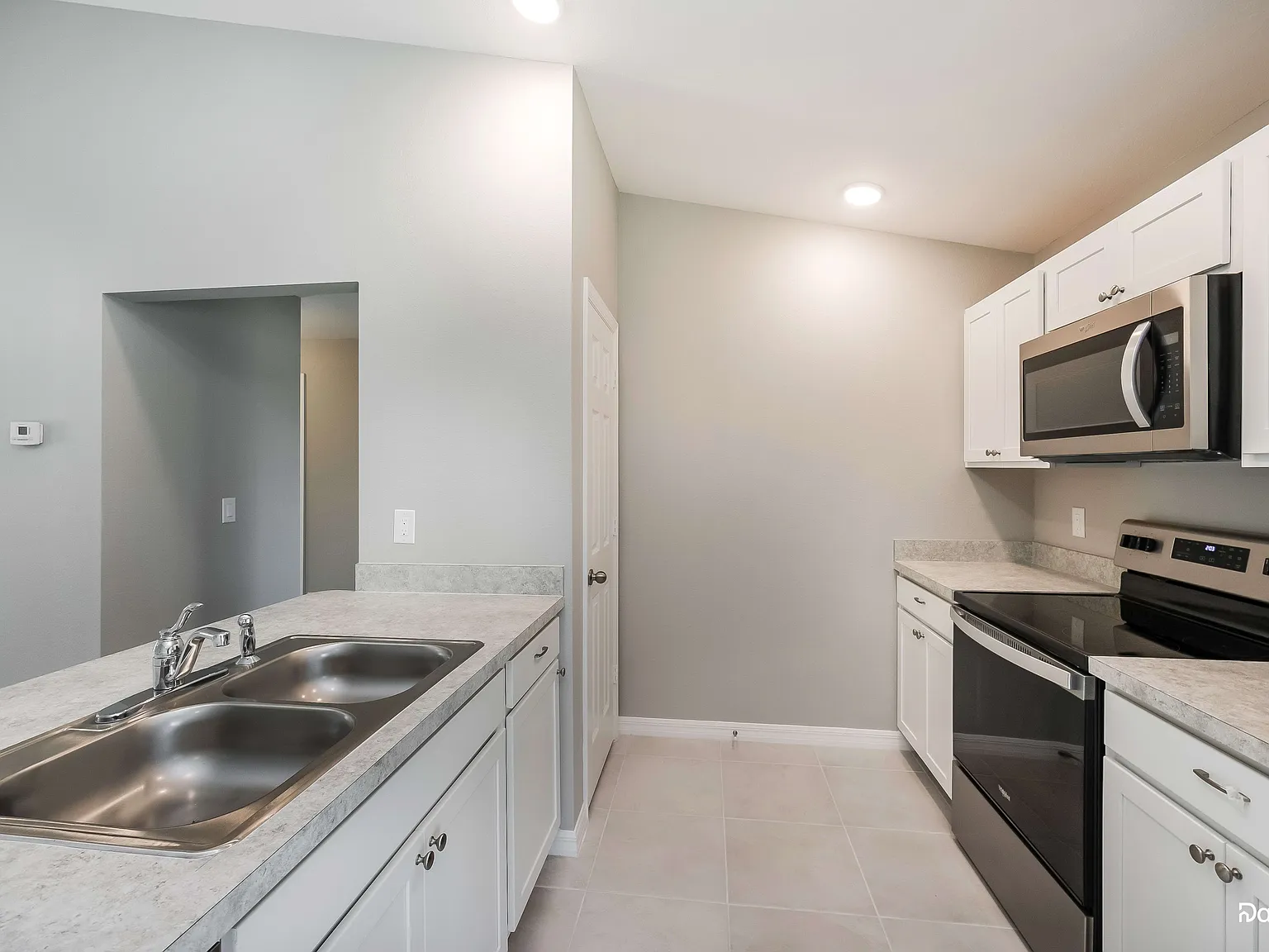 3 bed, 2.0 bath, 1285 sqft, $1,810 — Photo 2