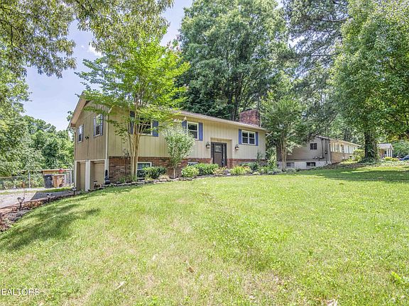4th image of 7512 Luscombe Dr