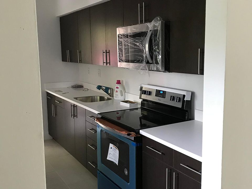 1st image of 6400 Manor Ln