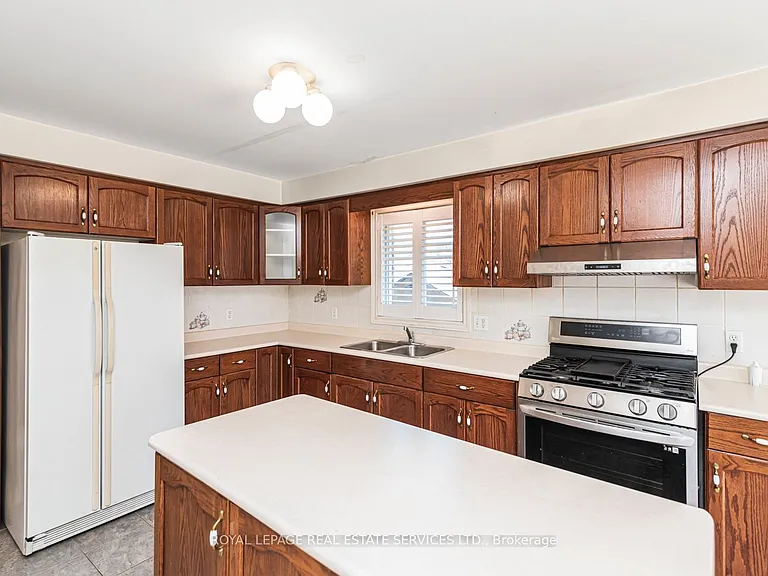206 Bay St N — Photo 10