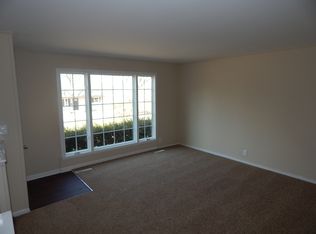 17 Birch St, Carpentersville, IL