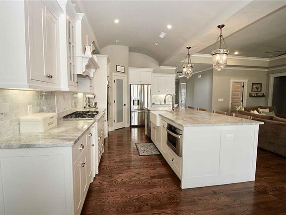 4th image of 4104 SW Staverton Dr