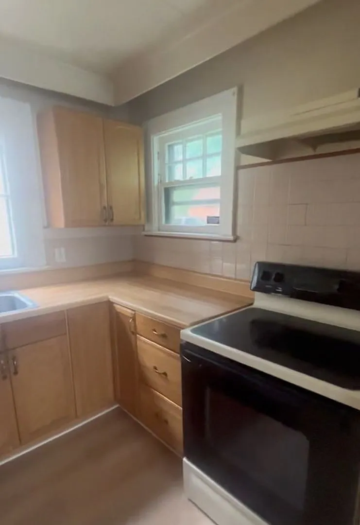 3 Bed Home Available For Rent - 99 Cummings — Photo 2