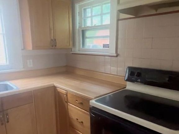 2nd image of 99 Cummings St