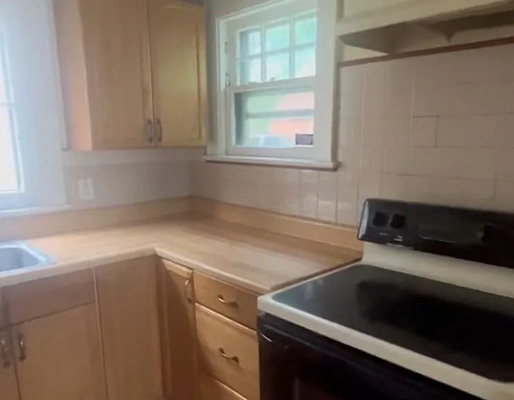 99 Cummings St — Photo 2