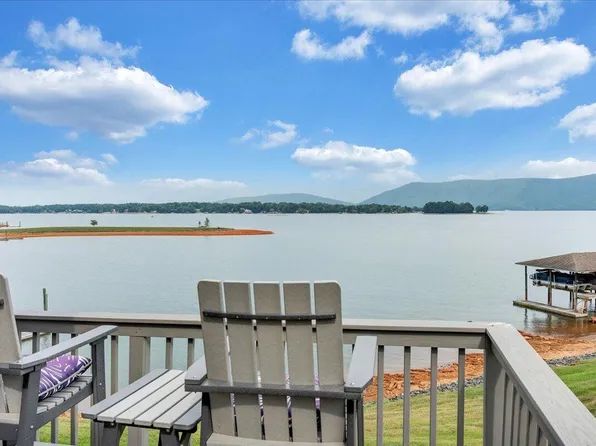 897 Ashmeade Rd, Moneta, VA 24121