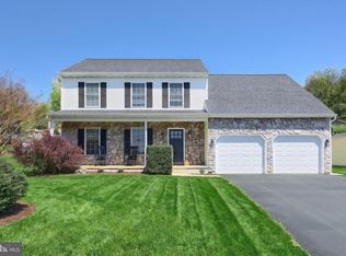530 Silver Maple Ct, Mount Wolf, PA 17347