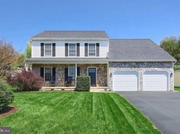 530 Silver Maple Ct, Mount Wolf, PA 17347