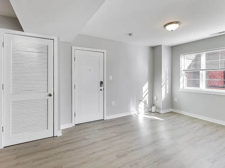 622-624 Girard St NE — Photo 6