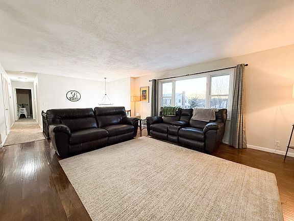 4th image of 116 N Douglas Dr