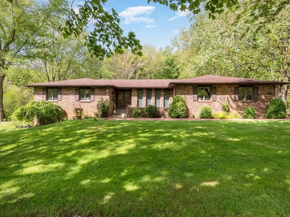 886 High Point Dr, Chesterton, IN 46304