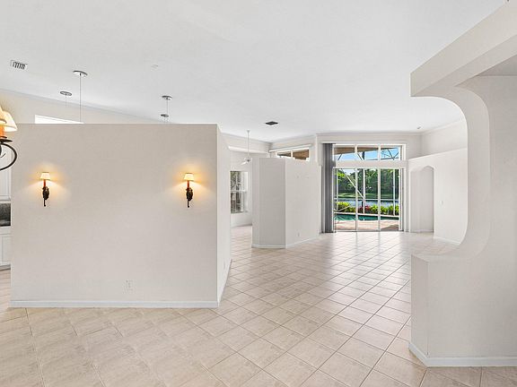 5th image of 103 Sunset Cove Lane