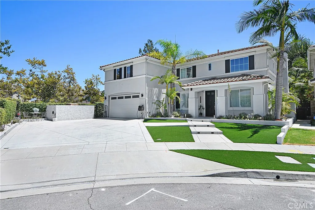 5 bed, 3919 sqft, $5,500 — Photo 1