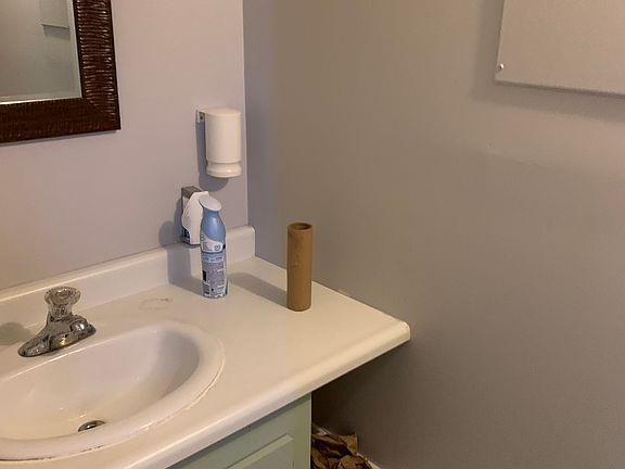 4th image of 172 Guelph St #170