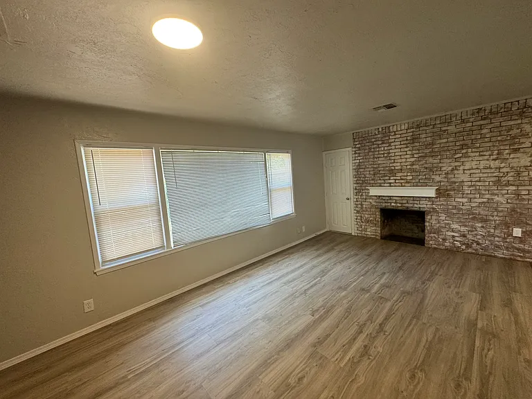 1408 Carlisle Ct — Photo 35